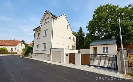 Prodej domu 200 m² s pozemkem 437 m², Jaroslava Elznice, Kladno - Švermov