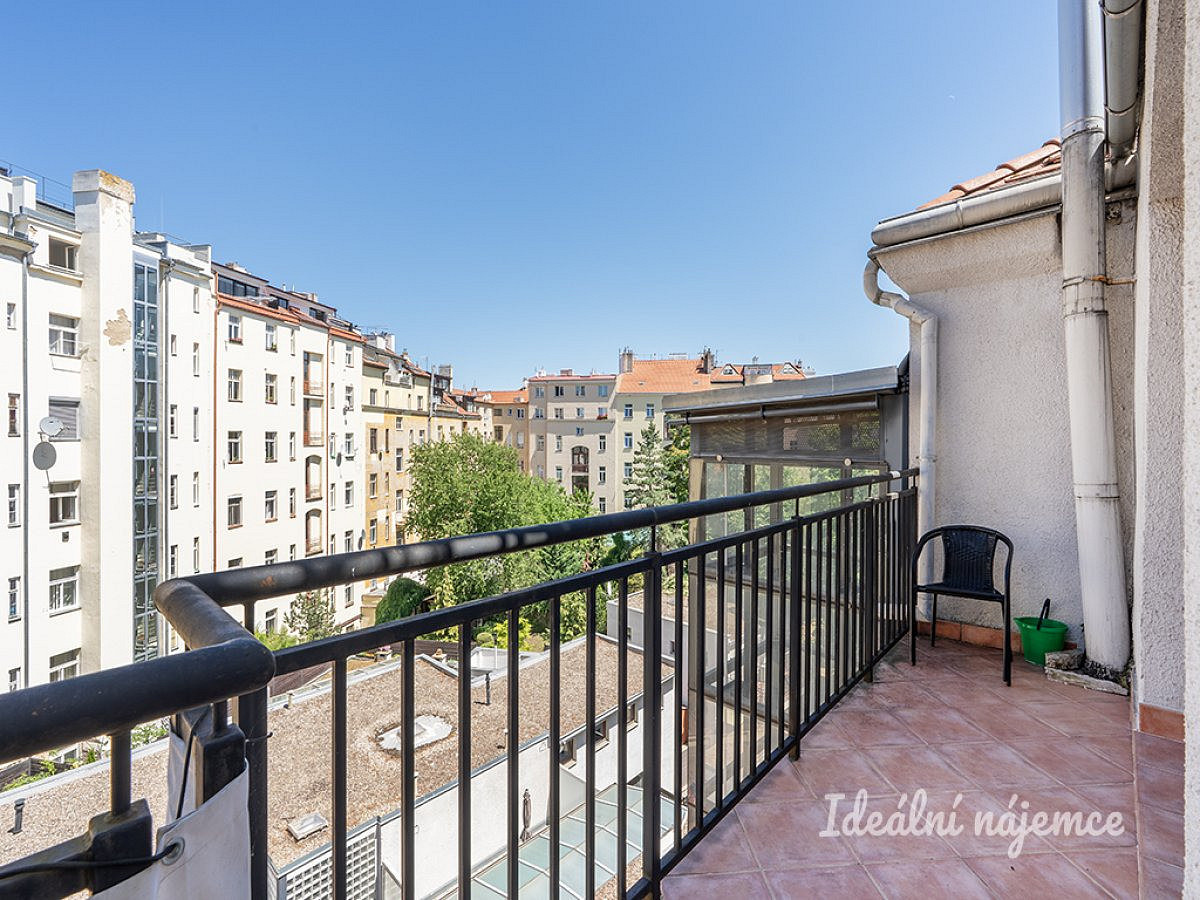 Pronájem bytu 2+kk 69 m² – pohled 2
