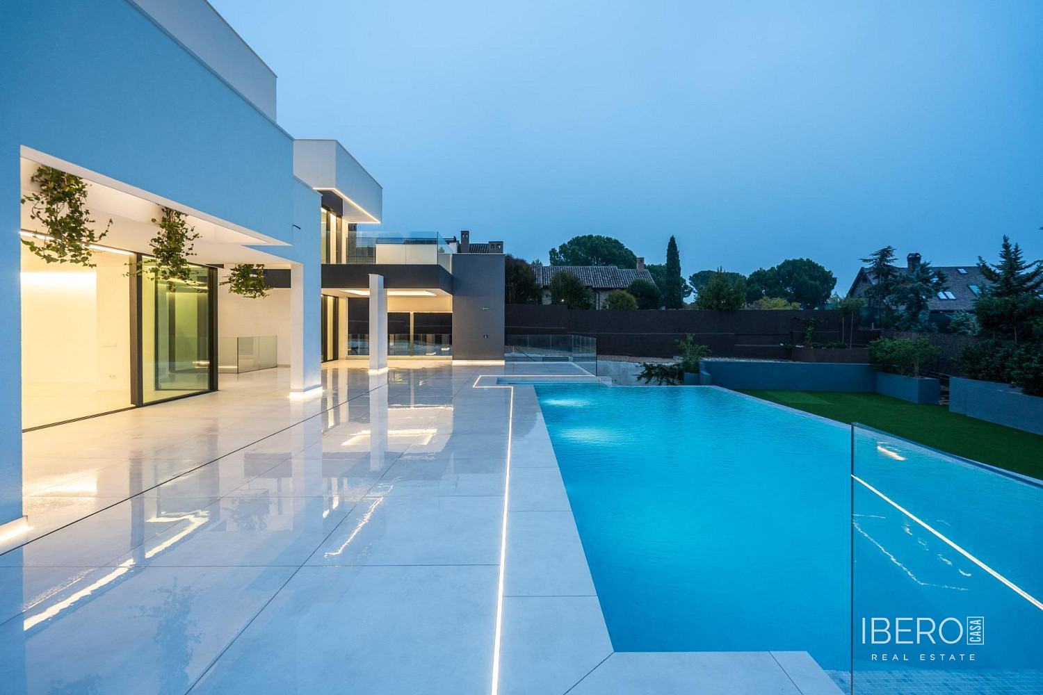 Prodej domu 3 200 m² s pozemkem 2 100 m²
