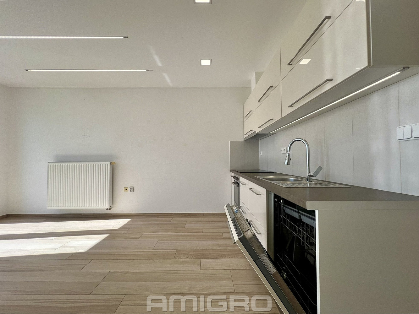 Pronájem bytu 1+kk 38 m² – fotografie 3