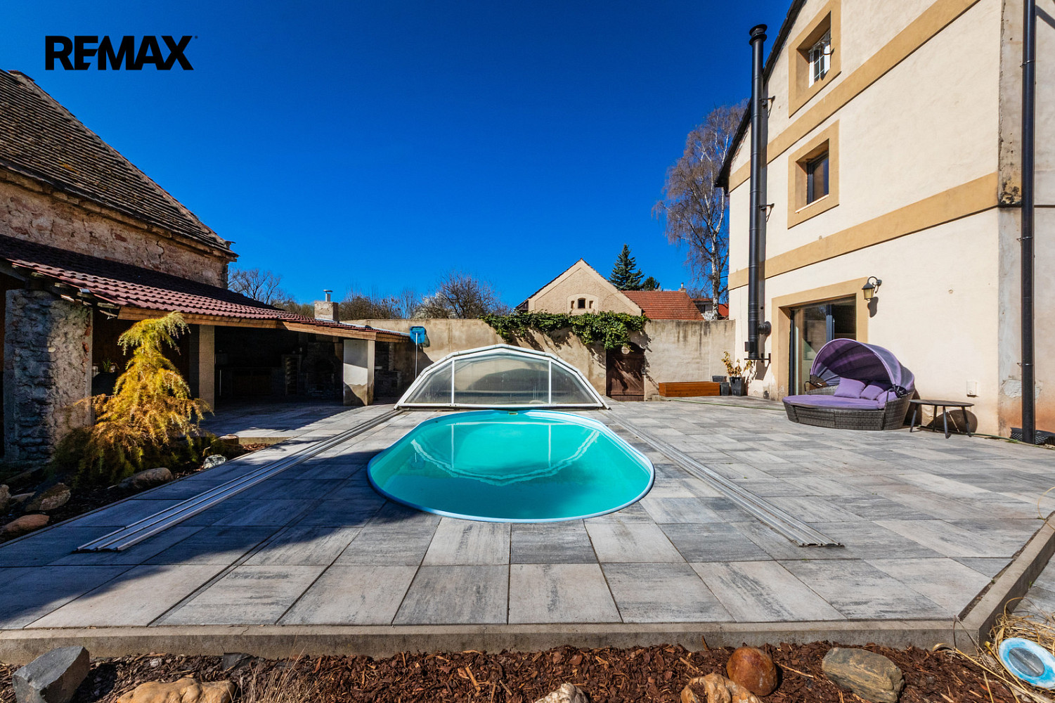 Prodej domu 330 m² s pozemkem 944 m² – fotografie 2