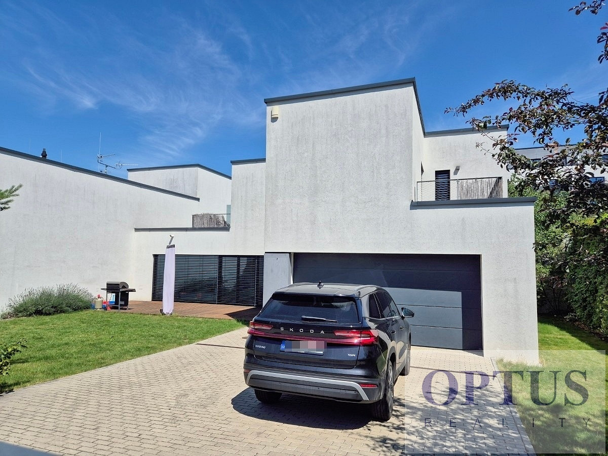 Pronájem domu 182 m² s pozemkem 453 m²