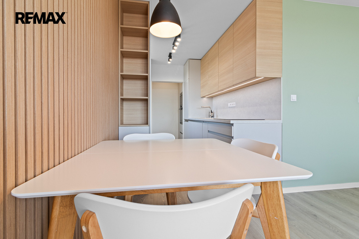 Pronájem bytu 3+kk 66 m² — photo 2