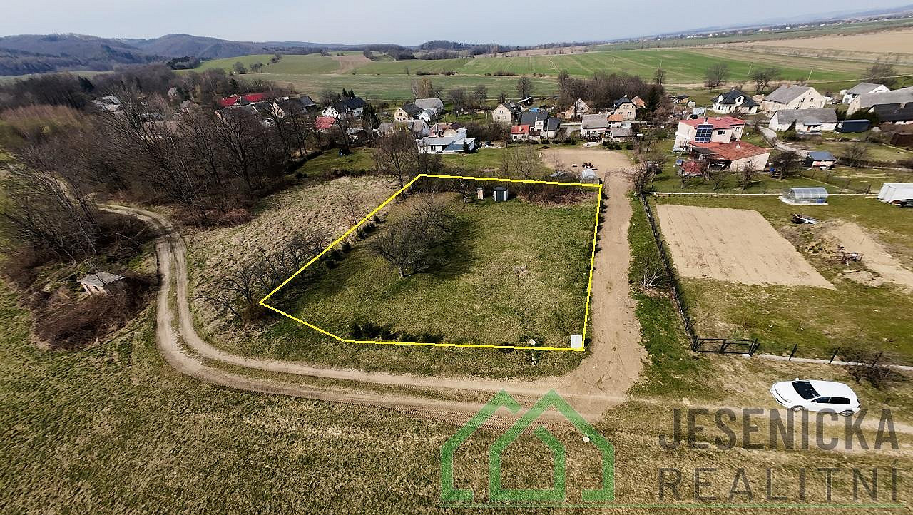 Prodej stavebního pozemku 1 447 m²