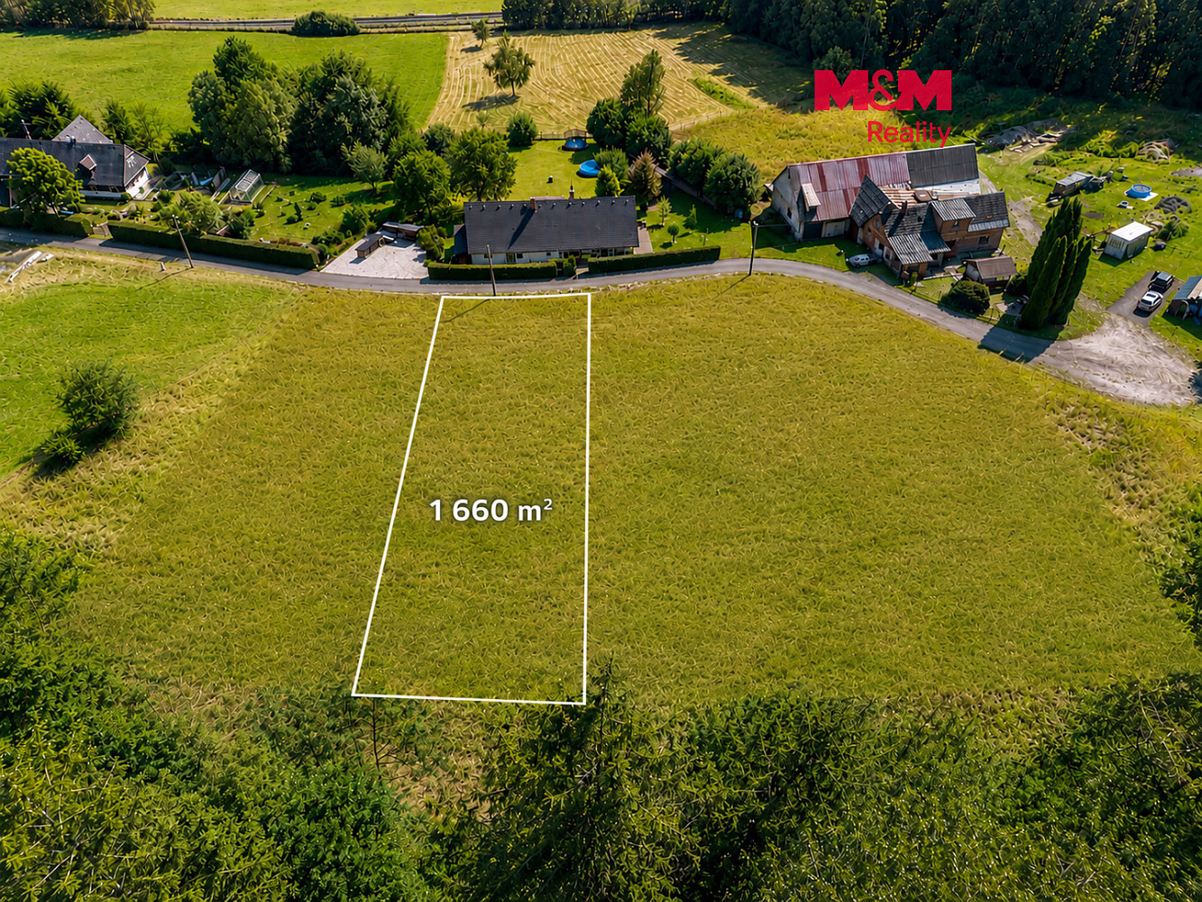 Prodej stavebního pozemku 1 660 m²