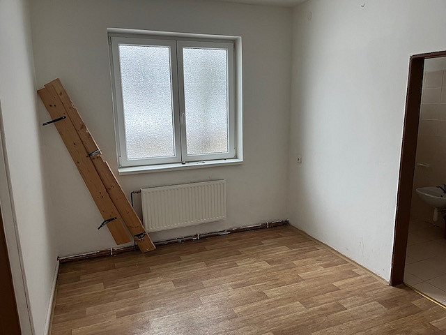 Pronájem kanceláře 70 m² – fotografie 3