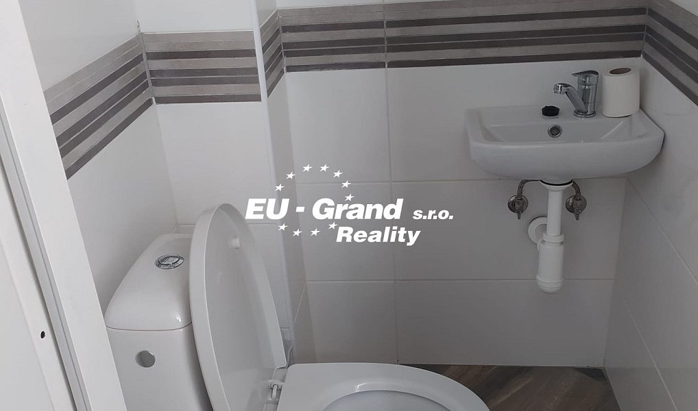Pronájem kanceláře 250 m², Zákupy – náhled fotky 4