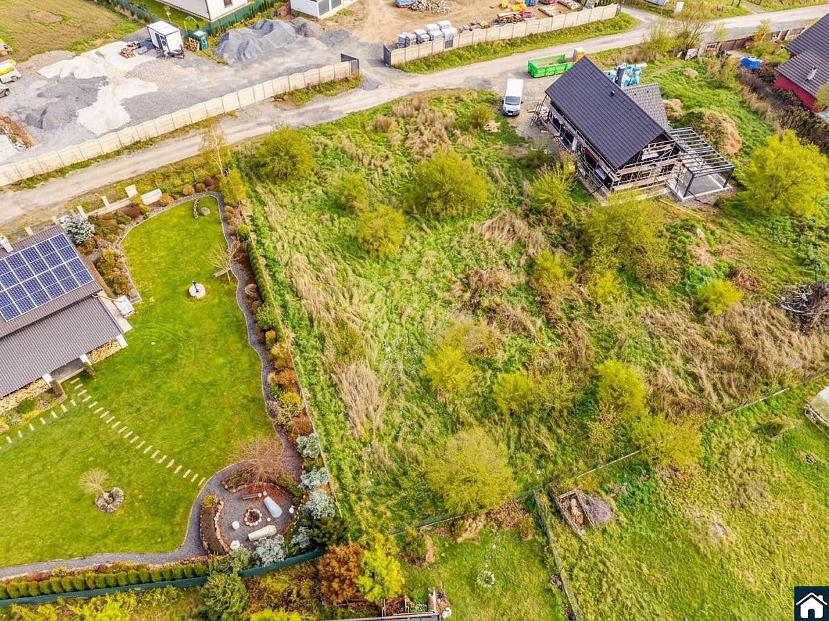 Prodej stavebního pozemku 1 556 m² – fotografie 2