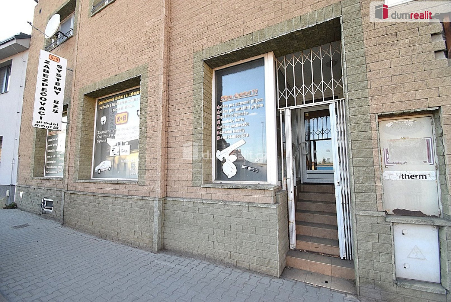Pronájem obchodních prostor 56 m² — photo 2