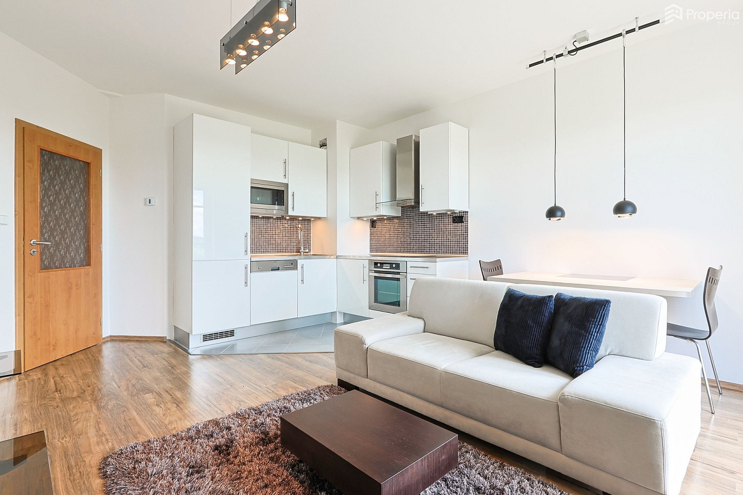 Pronájem bytu 3+kk 76 m² — photo 2