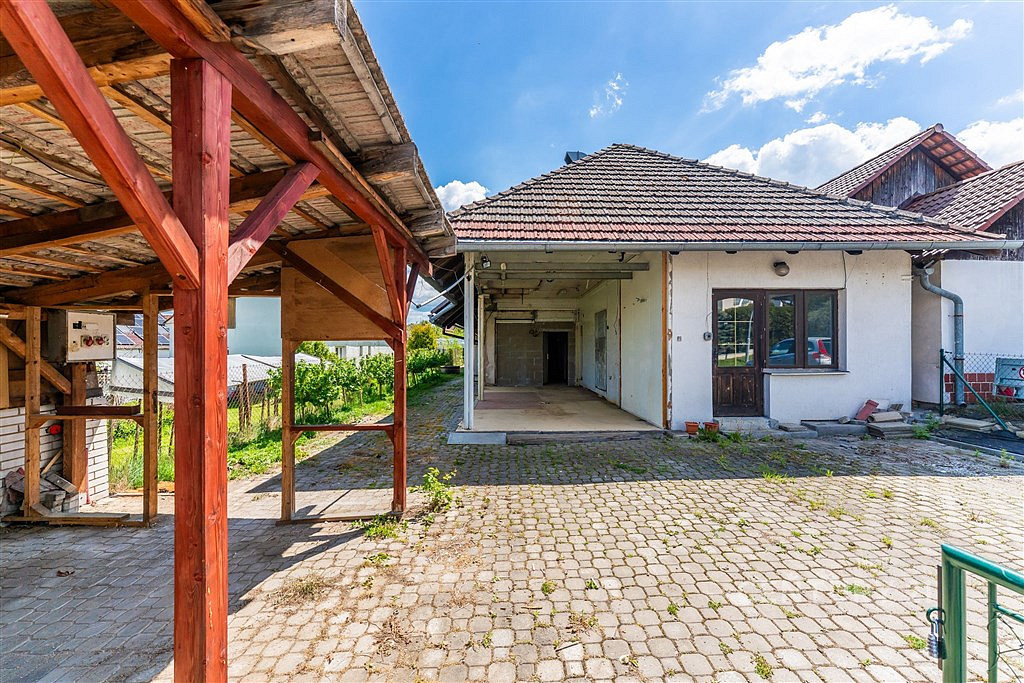 Prodej obchodních prostor 374 m²