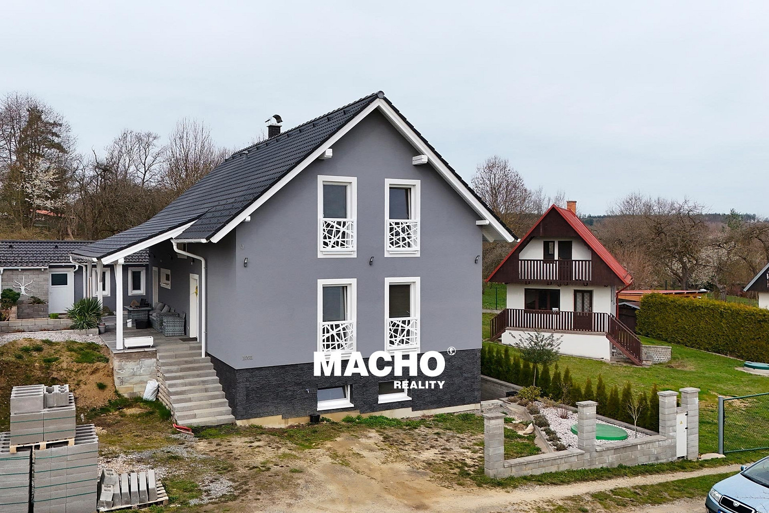 Prodej domu 220 m² s pozemkem 2 014 m²