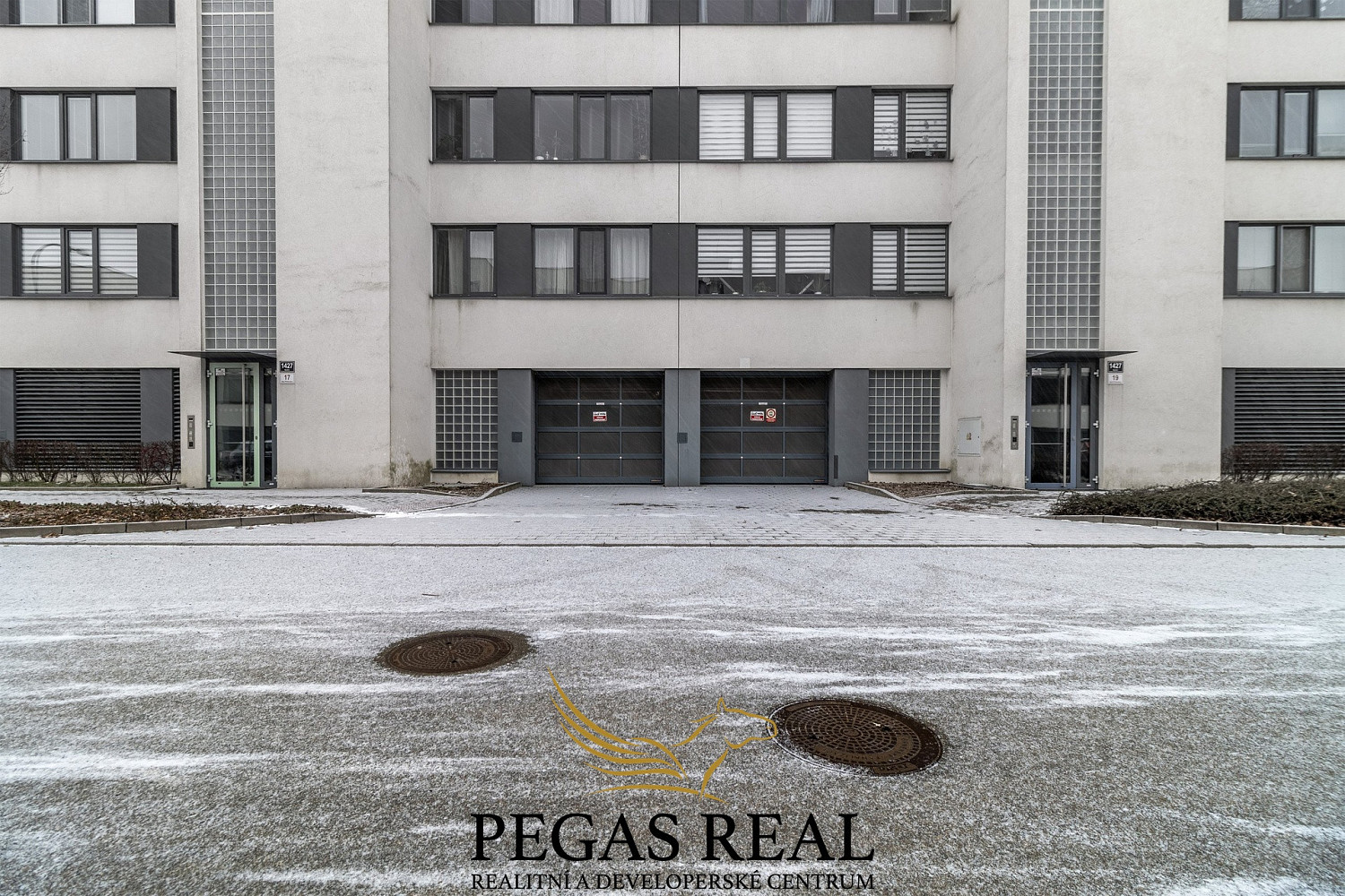 Pronájem garážového stání 15 m2, Brno / ul. Nad Přehradou / – fotografie 4