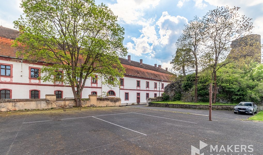 Prodej ubytovacího objektu 2 100 m², Manětín – náhled fotky 6