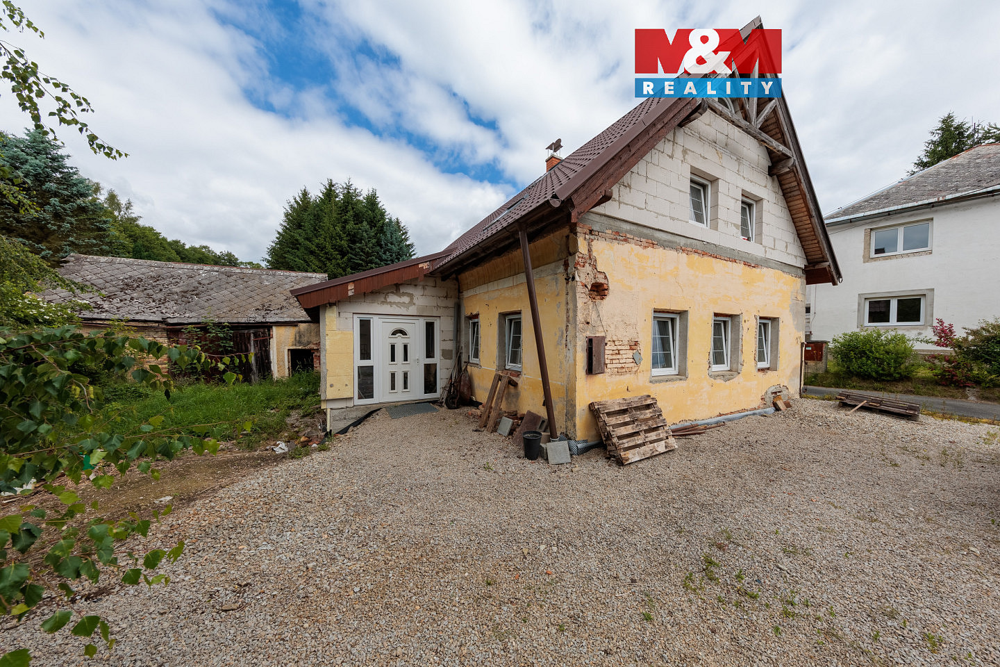 Prodej domu 180 m² s pozemkem 2 810 m²