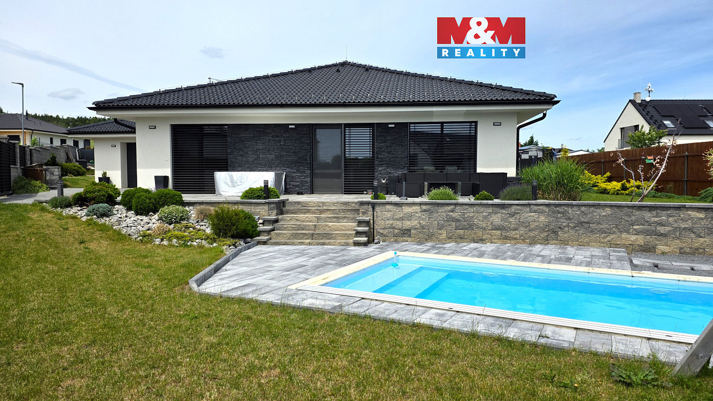 Prodej domu 220 m² s pozemkem 828 m²