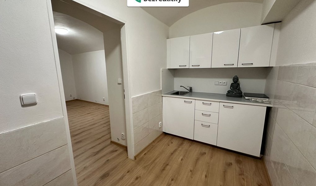 Prodej bytu 1+1 33 m², Praha – náhled fotky 2