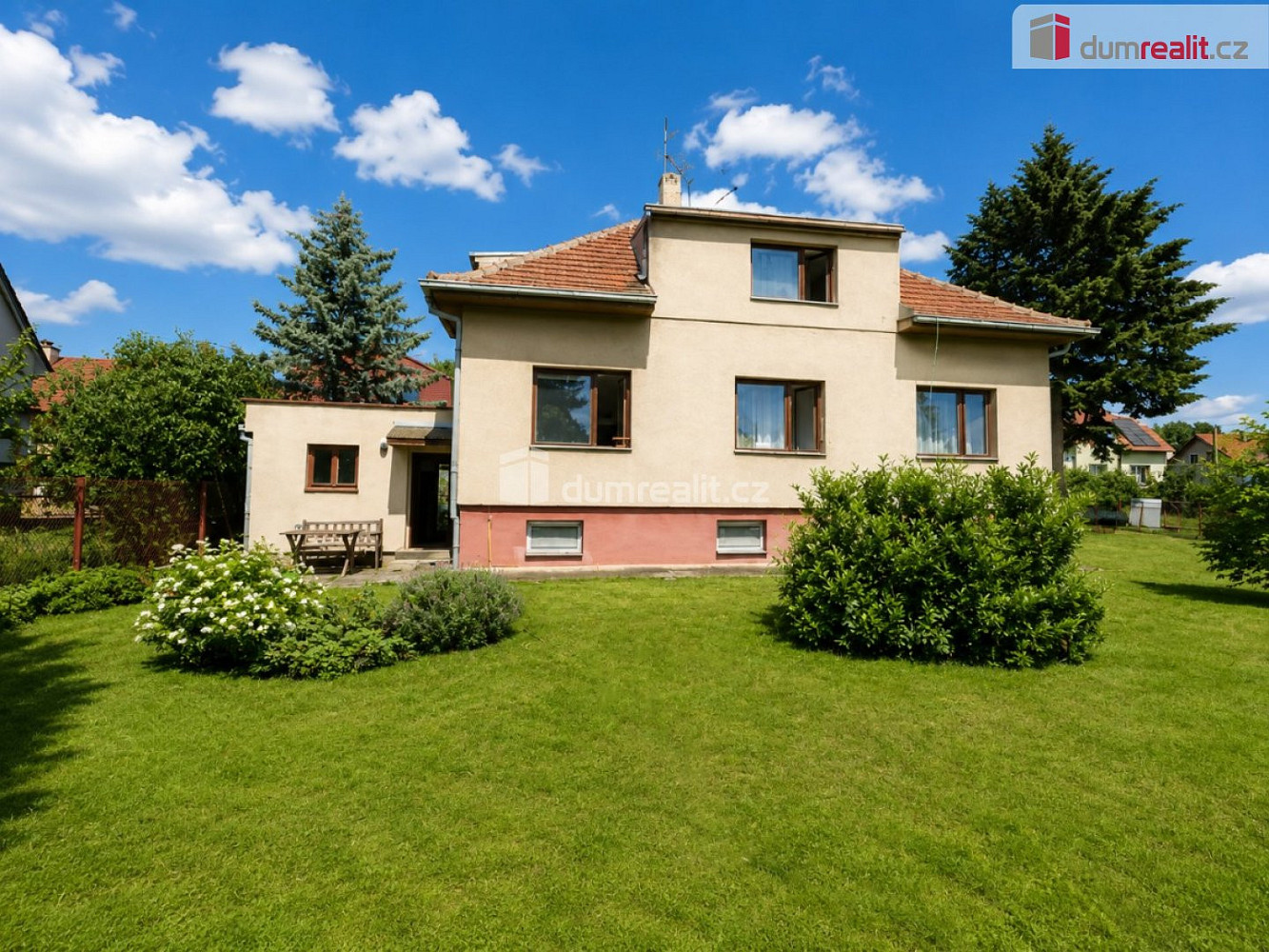 Prodej domu 348 m² s pozemkem 918 m²