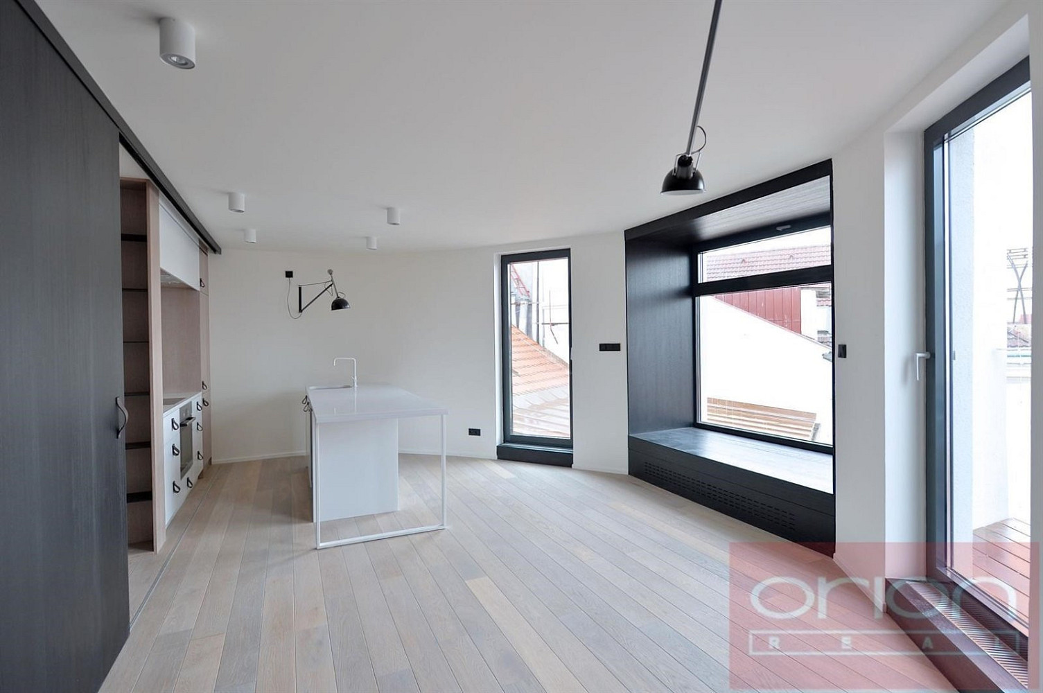 Pronájem bytu 2+kk 60 m² – pohled 2