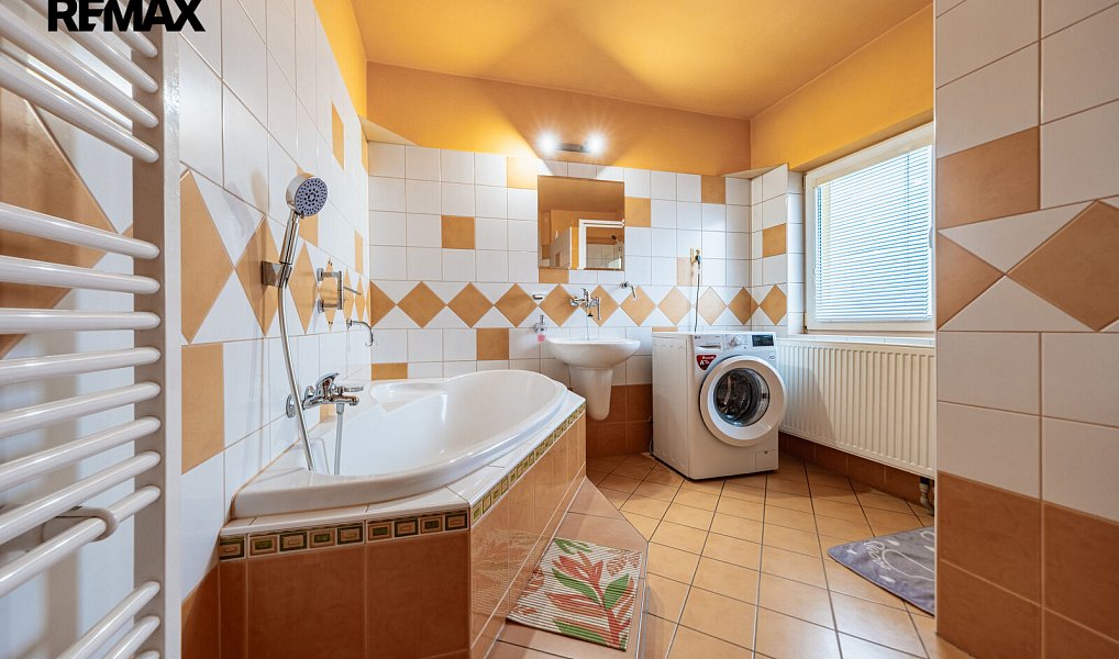 Prodej domu 200 m² s pozemkem 3 180 m², Blatno – náhled fotky 36