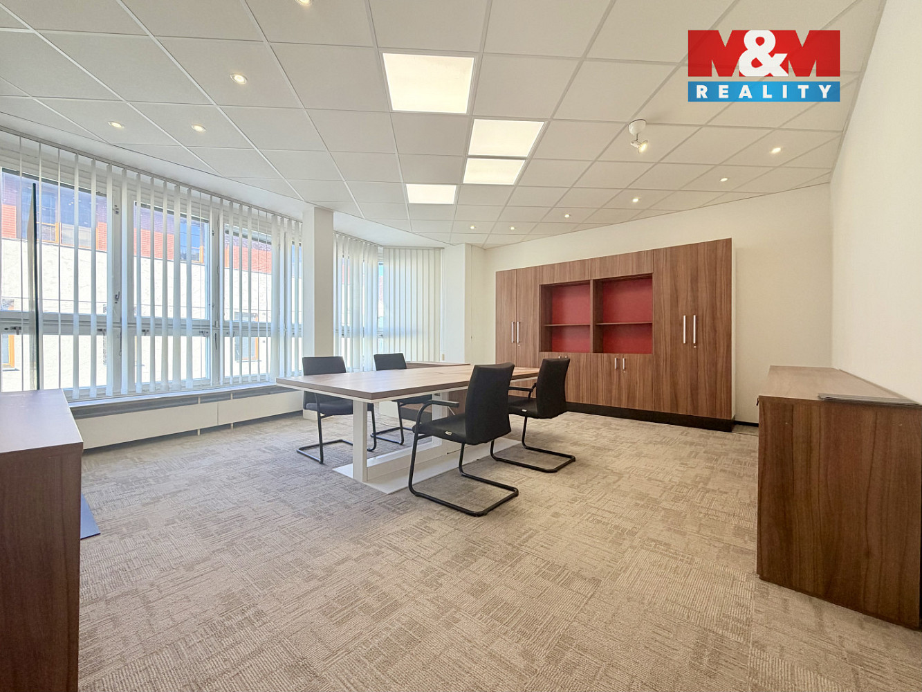 Pronájem kanceláře 70 m² — photo 2