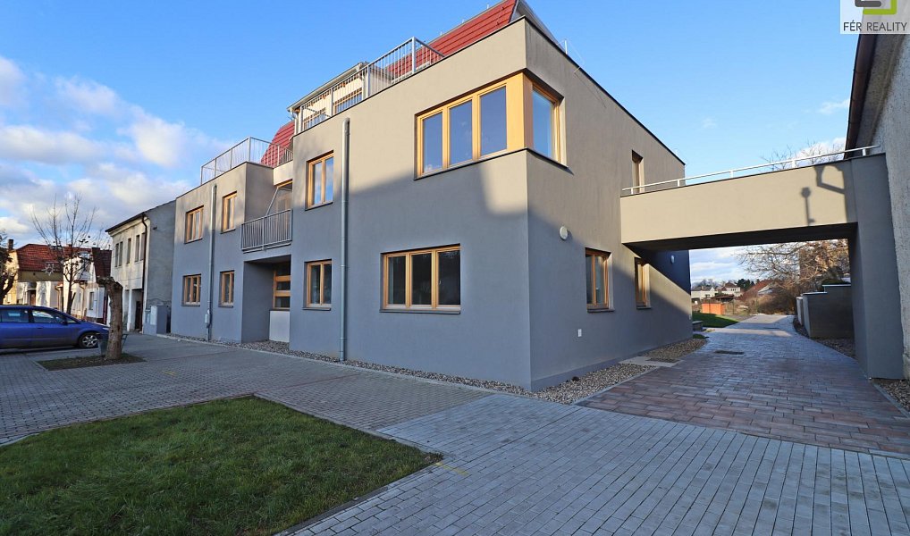 Pronájem bytu 1+kk 40 m², Brozany nad Ohří – fotka 1 z 10