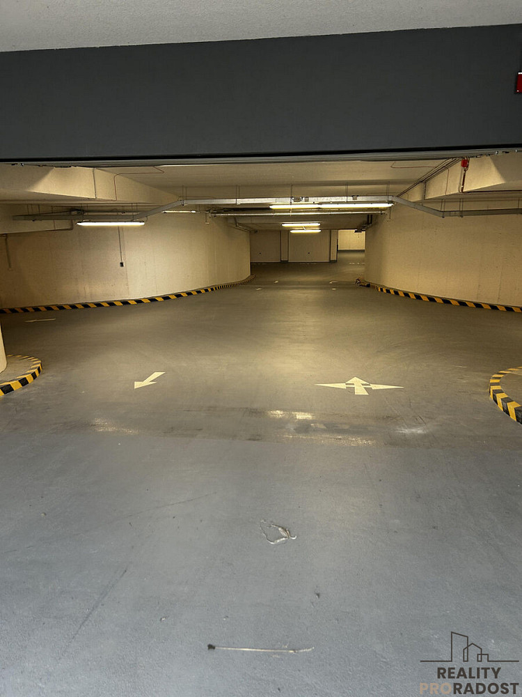 Pronájem garážového stání 15 m2 + skladu 4,5 m2, ul. Mechačkova, Praha - Pitkovice – fotografie 3