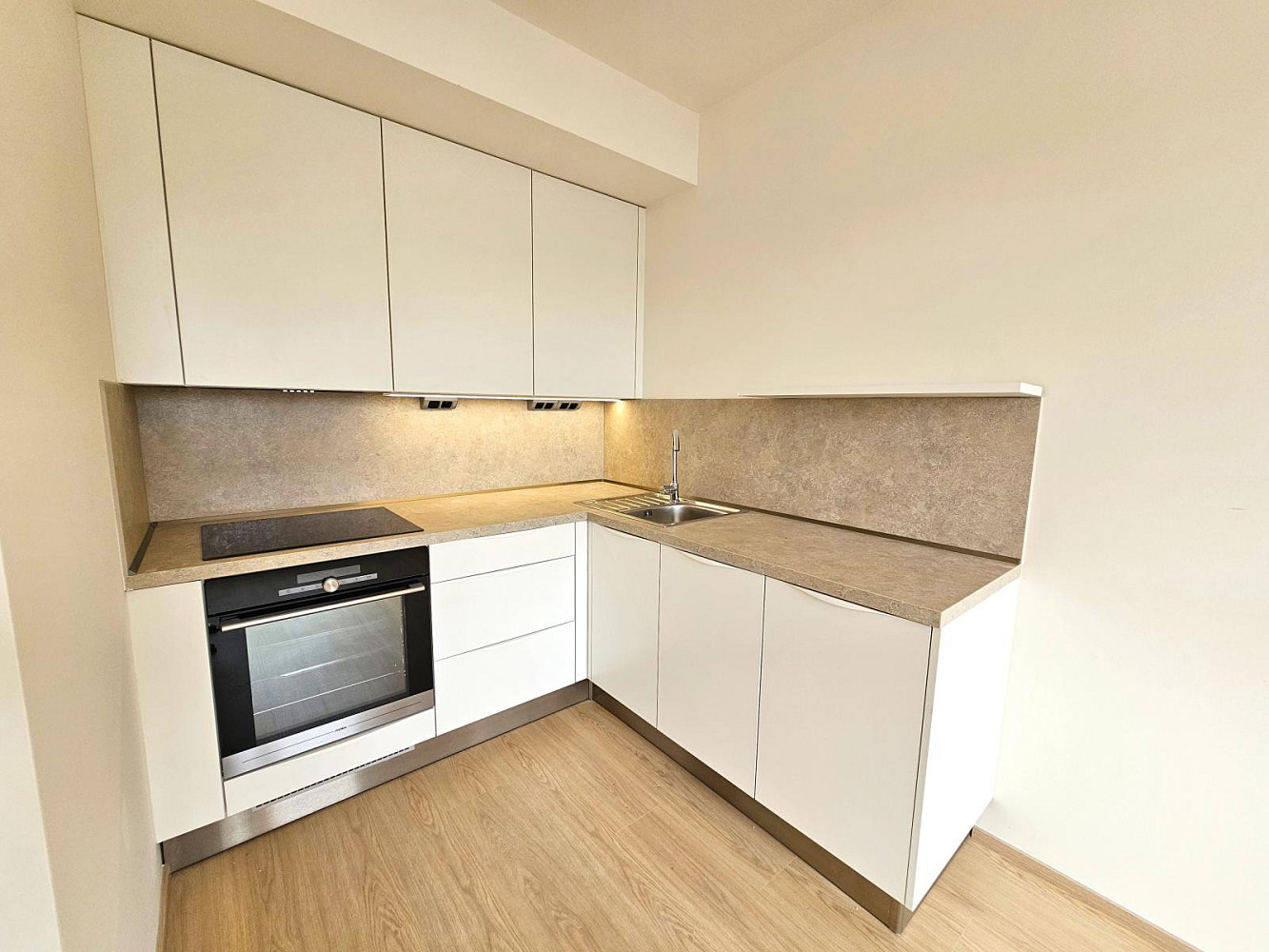 Pronájem bytu 2+kk 36 m², Praha