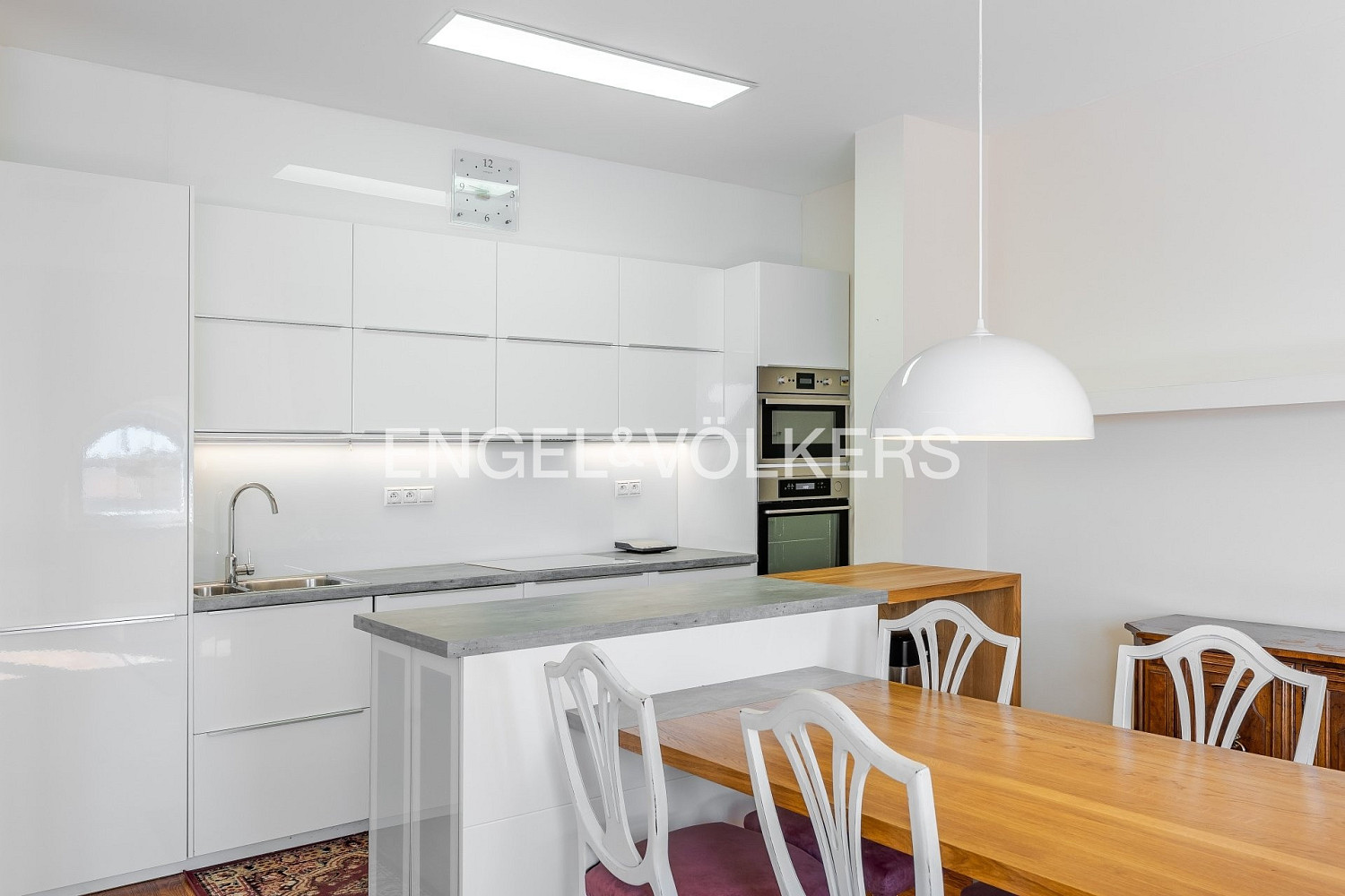 Pronájem bytu 4+kk 150 m² – pohled 5