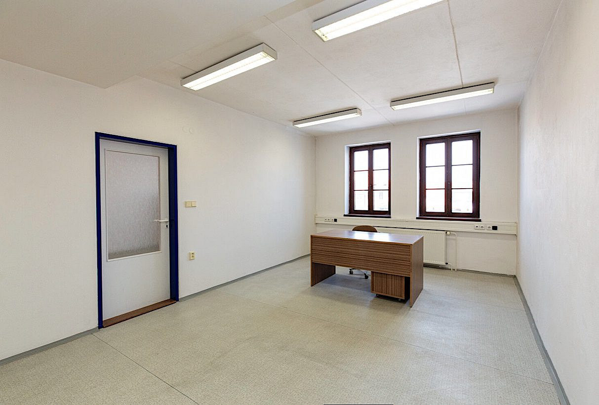 Pronájem kanceláře 72 m² – fotografie 2