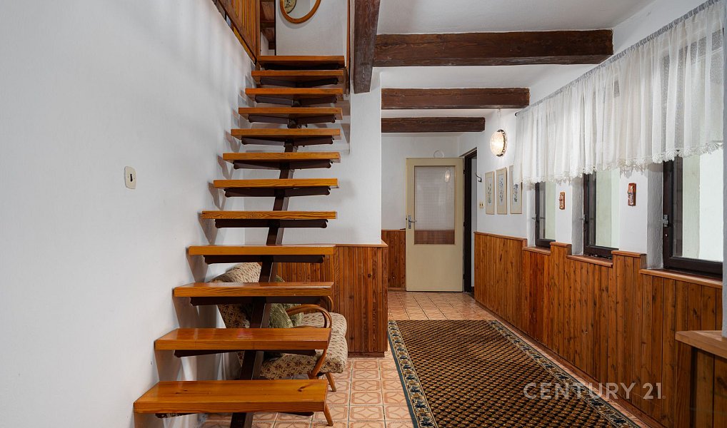 Prodej chaty/chalupy 198 m² s pozemkem 2 388 m², Jince – náhled fotky 17