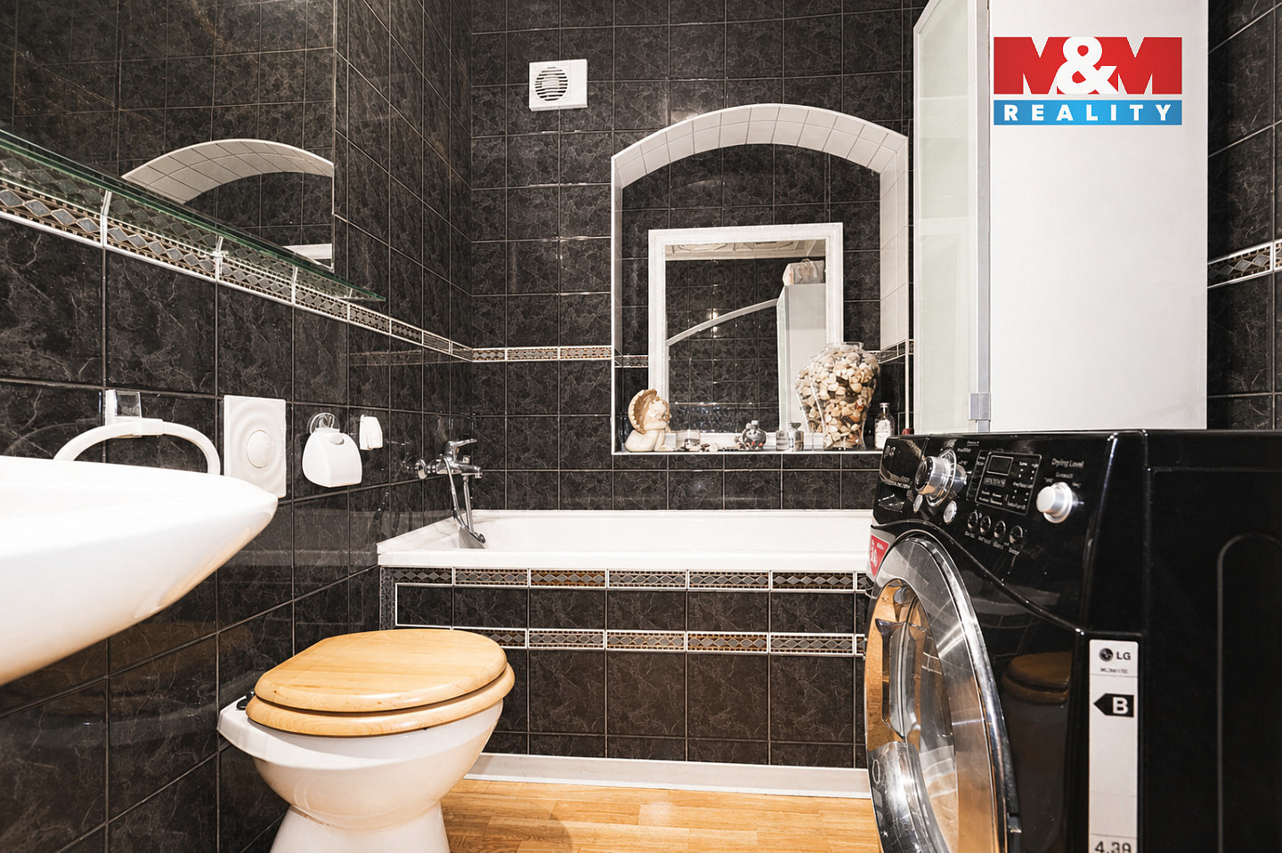 Prodej domu 260 m² s pozemkem 633 m² — photo 2