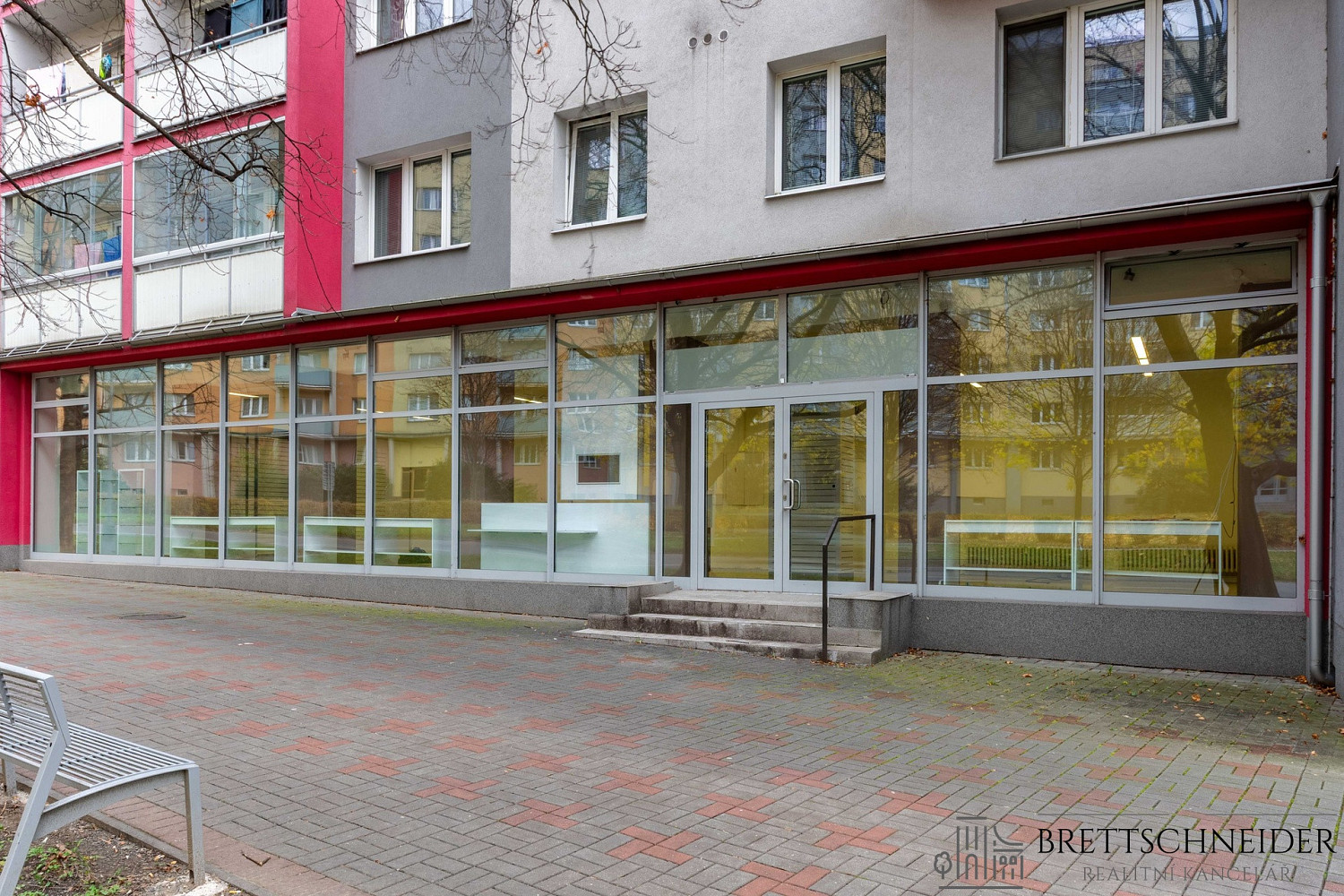 Pronájem obchodních prostor 110 m² – fotografie 2