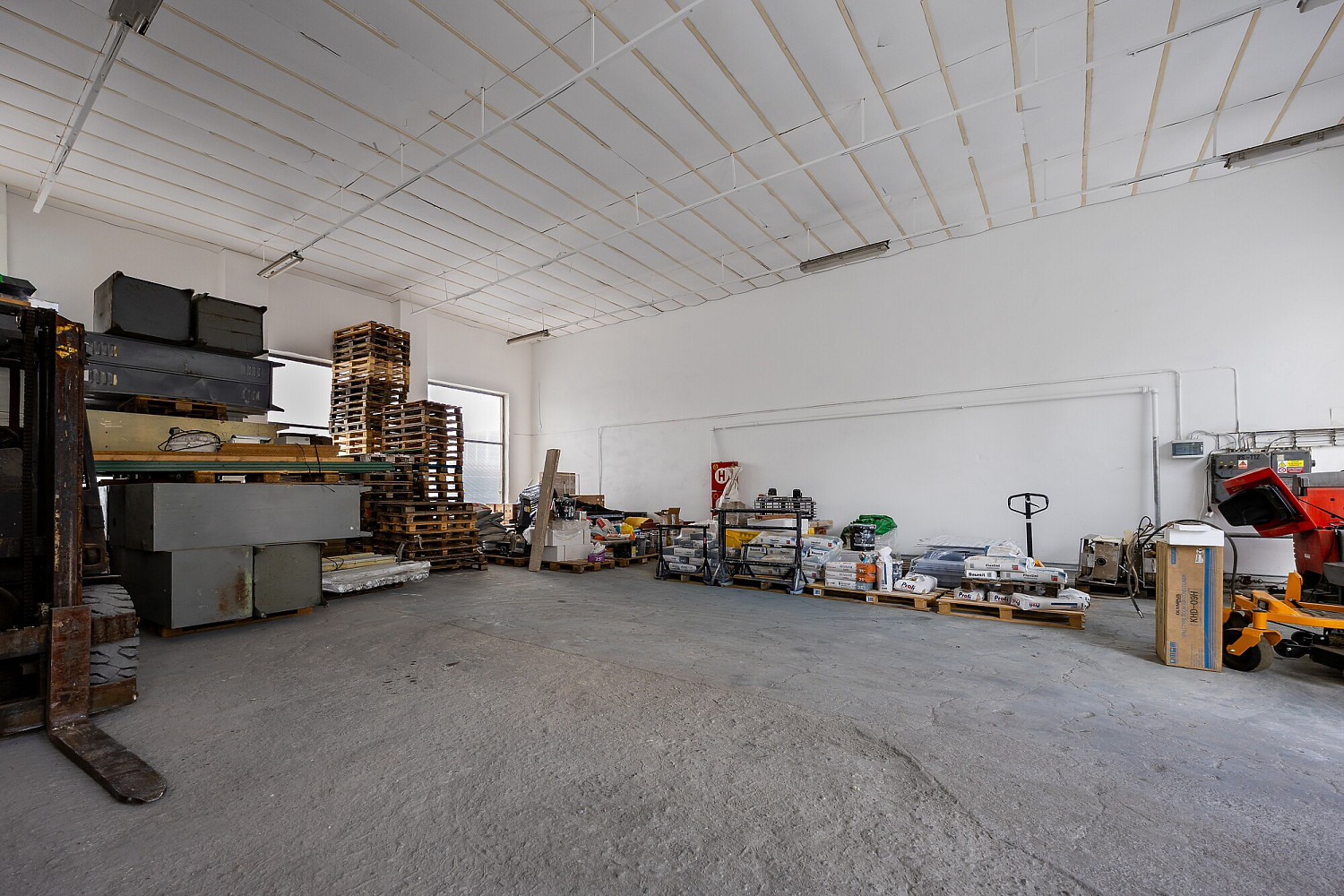 Pronájem skladovacích prostor 127 m² – fotografie 2