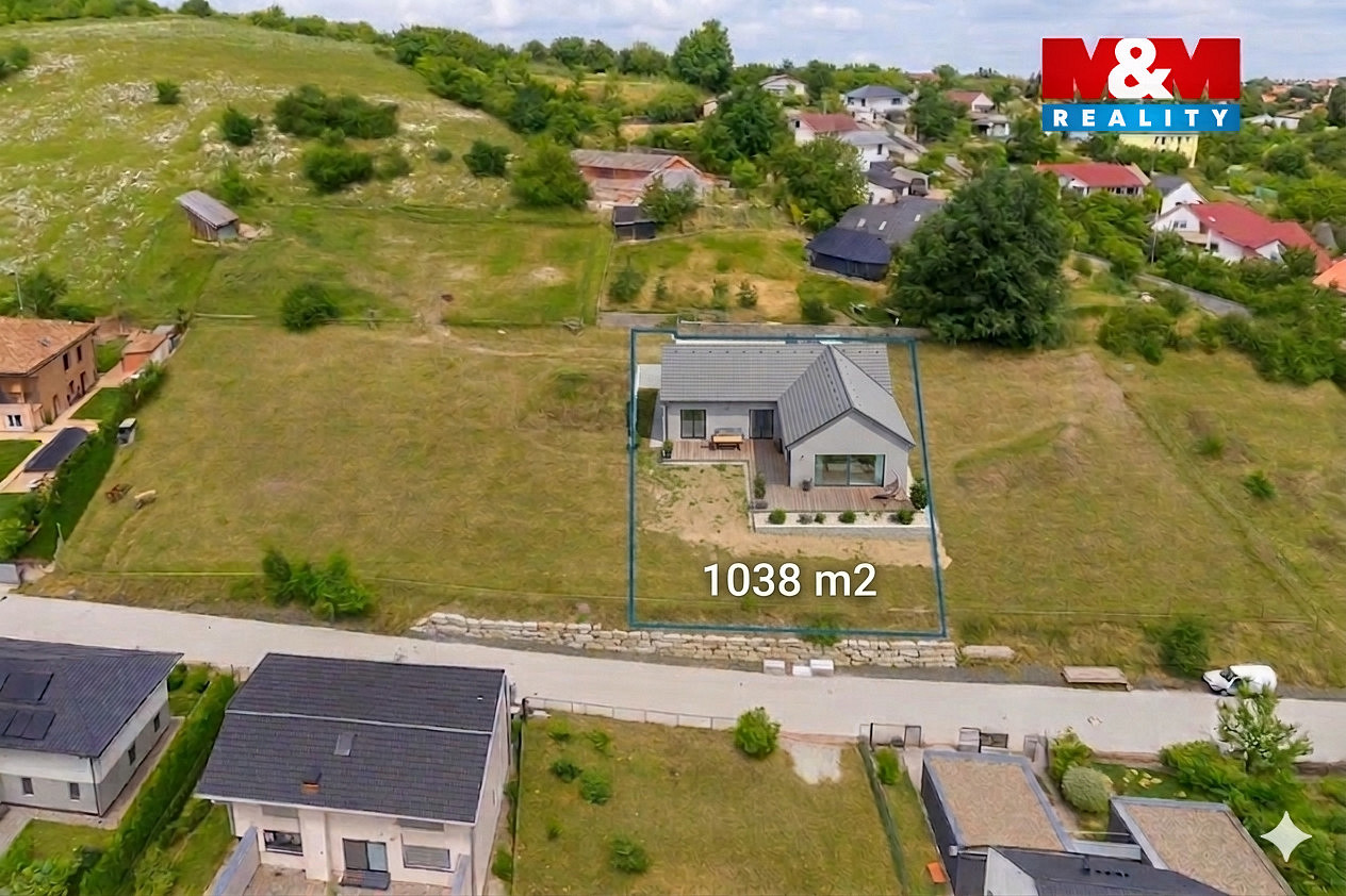 Prodej stavebního pozemku 1 038 m² – pohled 2
