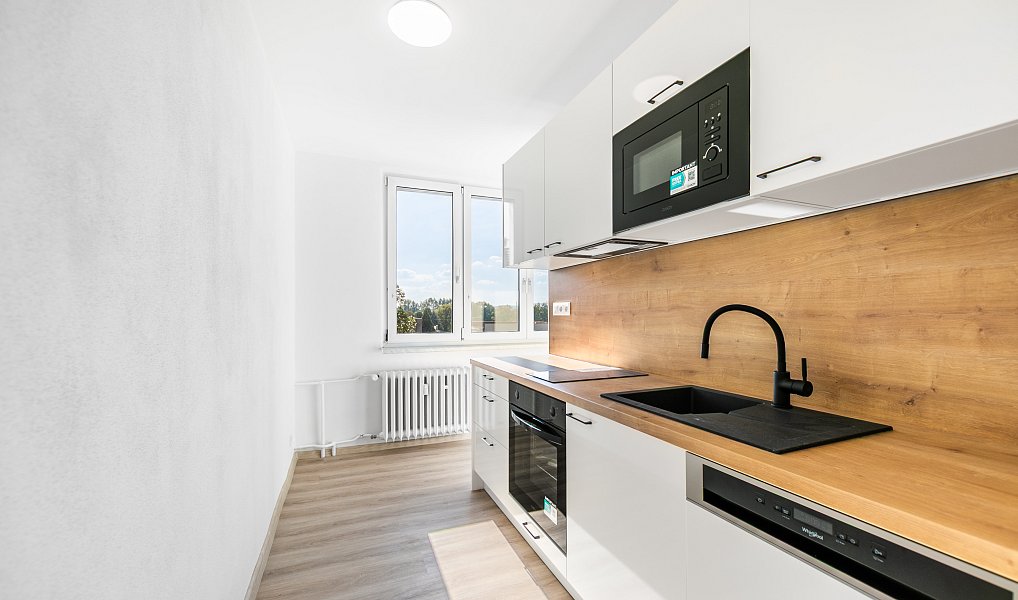 Prodej bytu 3+1 66 m², Bor – náhled fotky 2