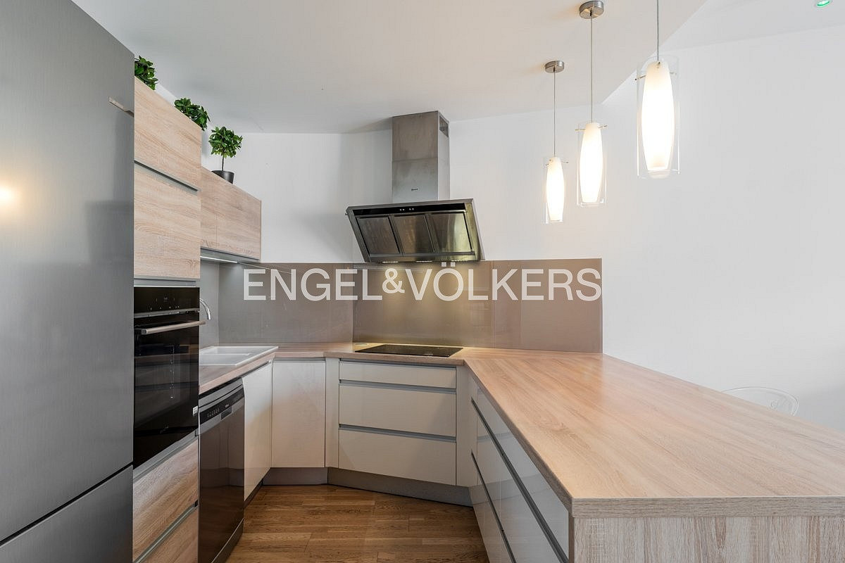 Pronájem bytu 4+kk 125 m² — photo 2