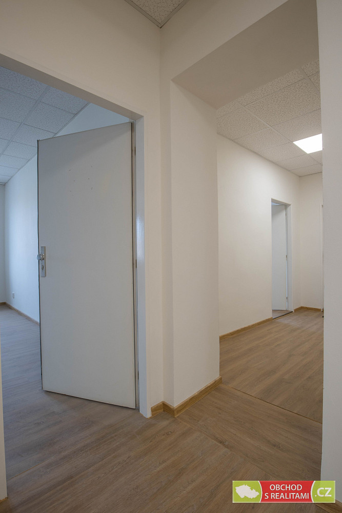 Pronájem kanceláře 24 m² — photo 3