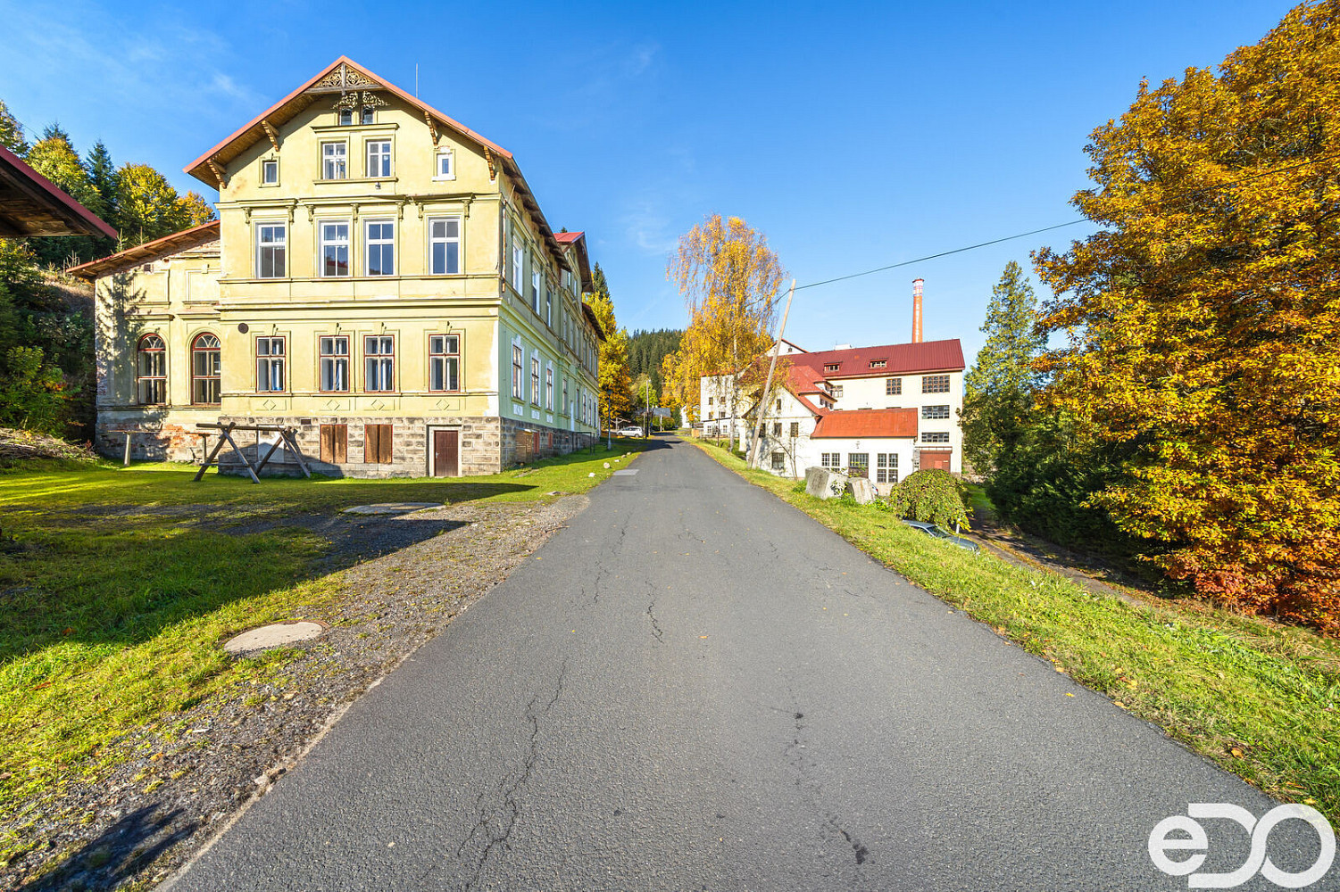 Prodej útulného podkrovního apartmánu 1+kk (29 m2) s garáží a sklepem ...