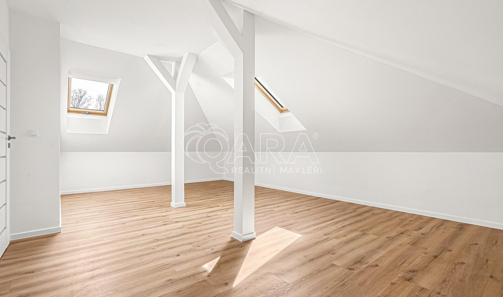 Prodej domu 190 m² s pozemkem 846 m², Rostoklaty – náhled fotky 12