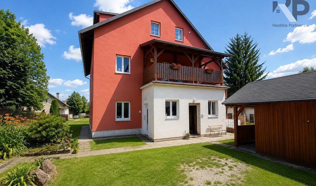 Prodej domu 319 m² s pozemkem 1 006 m², Dobronín – fotka 1 z 35