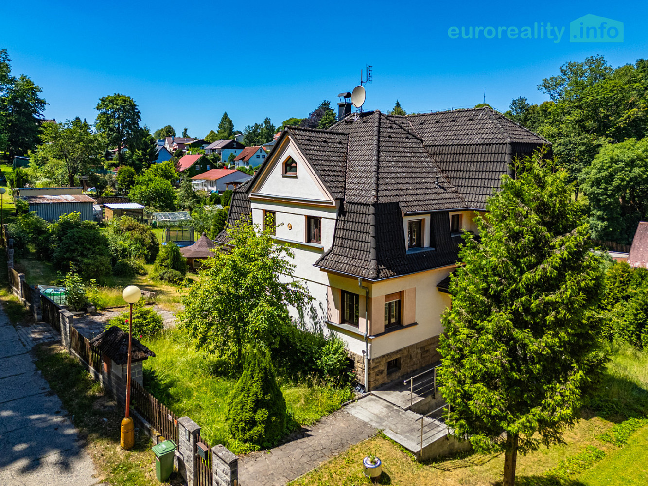 Prodej domu 210 m² s pozemkem 1 068 m²