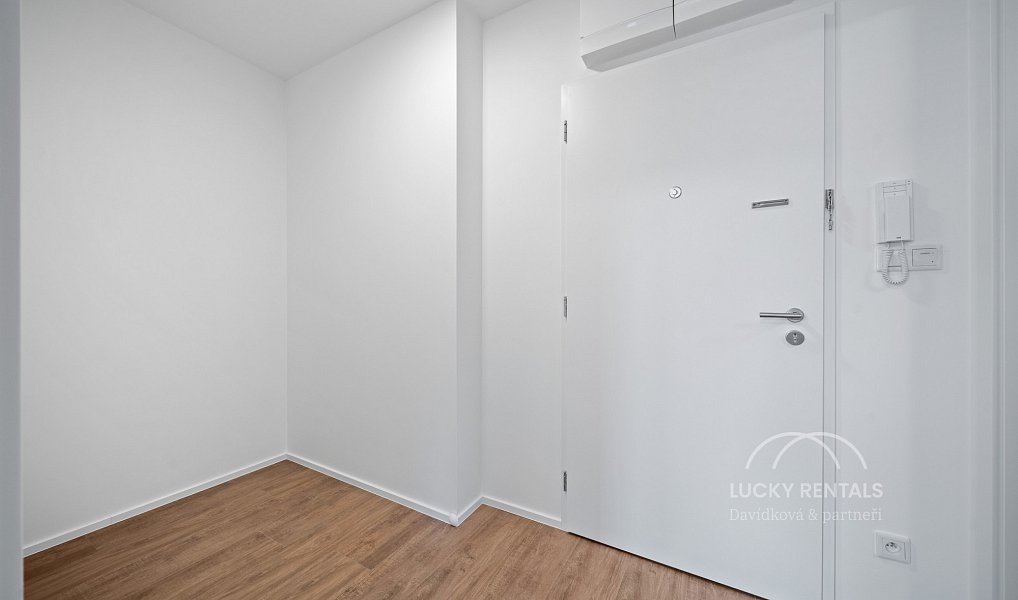 Pronájem bytu 1+kk 31 m², Praha – náhled fotky 16