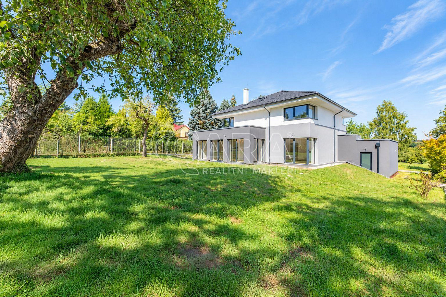 Prodej domu 259 m² s pozemkem 755 m² – fotografie 3