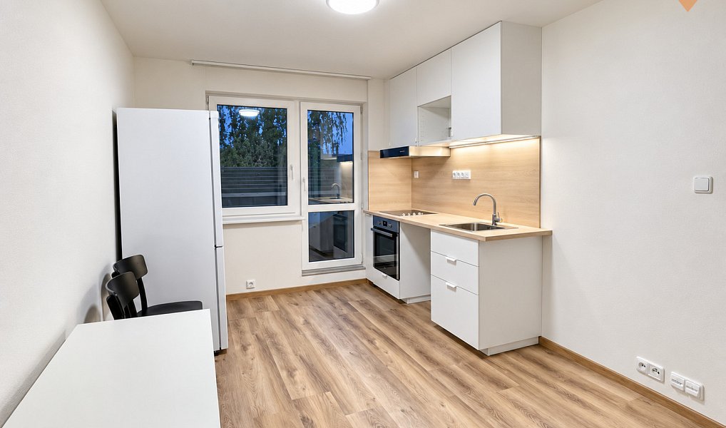 Pronájem bytu 2+kk 28 m², Milovice – náhled fotky 3