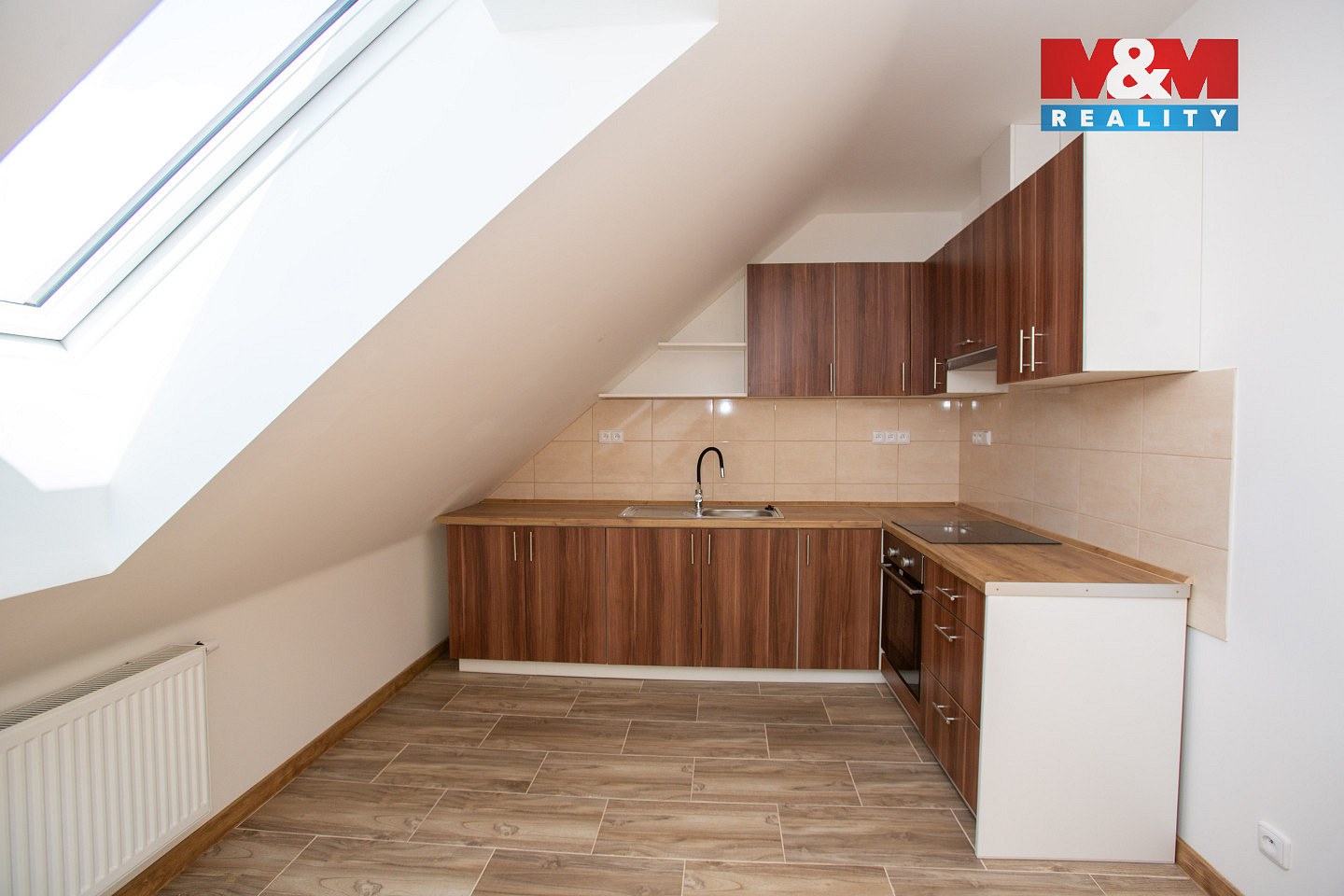 Pronájem bytu 3+kk 82 m² – pohled 3
