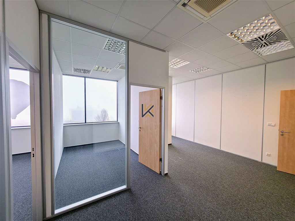 Pronájem kanceláře 197 m² — photo 2