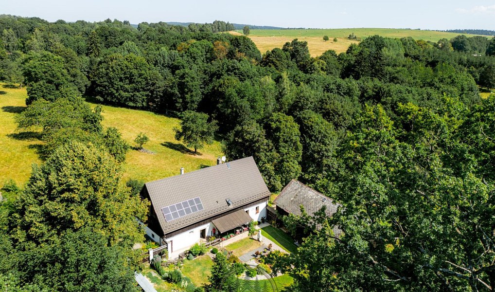 Prodej domu 300 m² s pozemkem 3 679 m², Luby – náhled fotky 3