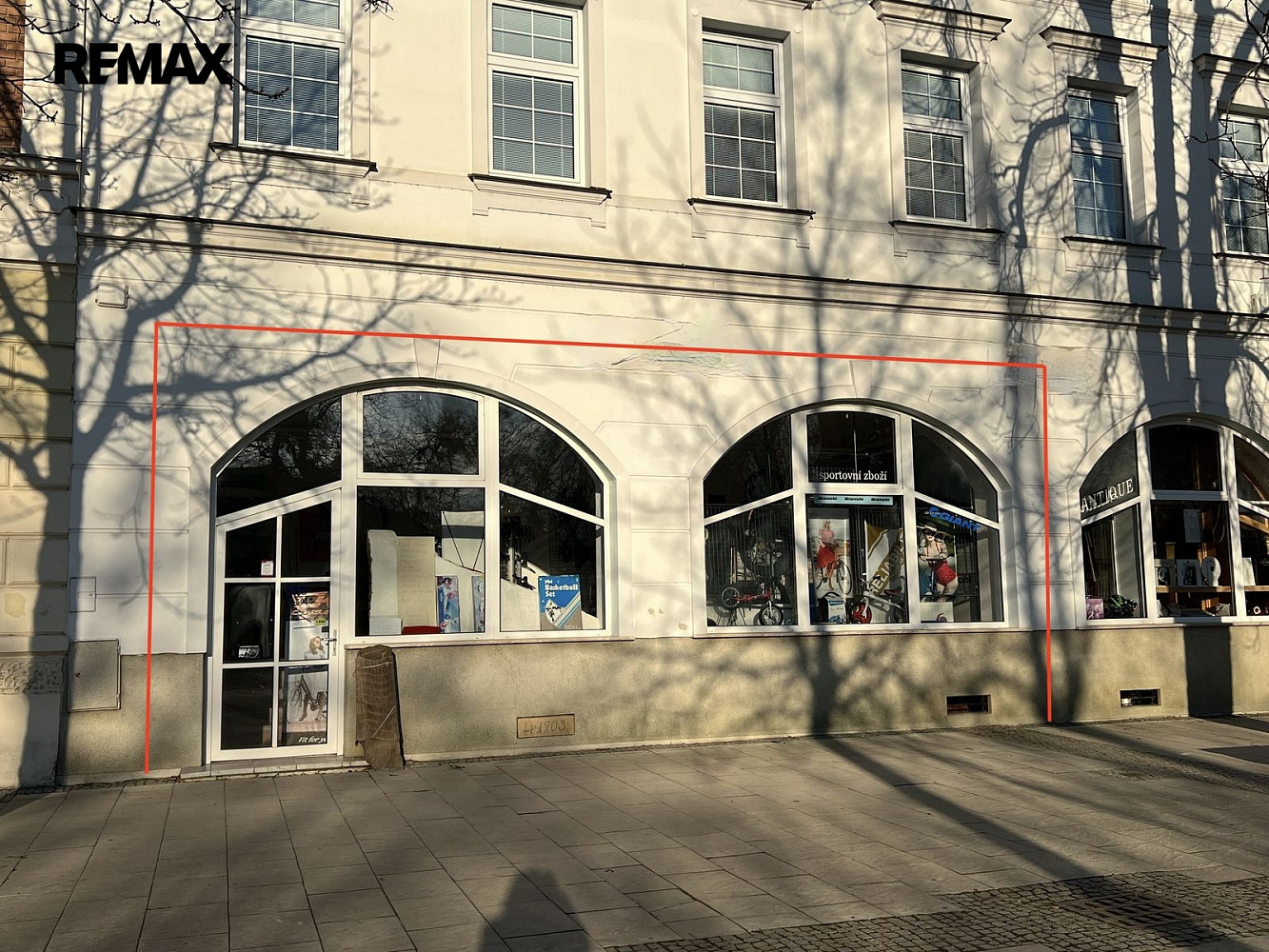 Pronájem obchodních prostor 55 m² – pohled 2