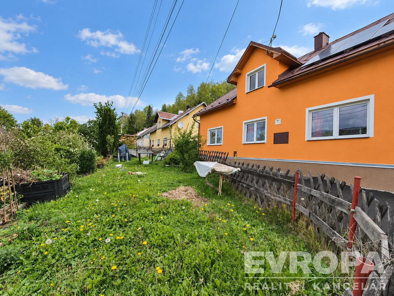 Prodej domu 240 m² s pozemkem 383 m² – fotografie 2